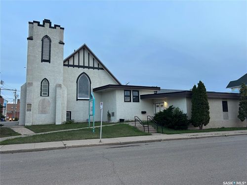 27 Hochelaga St W, Moose Jaw, SK, S6H2E9 | Card Image