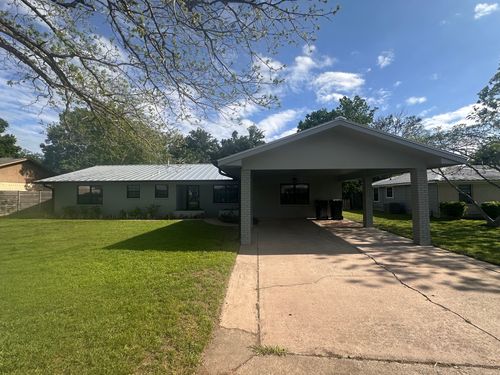 110 Jones St, Bastrop, TX, 78602-3706 | Card Image