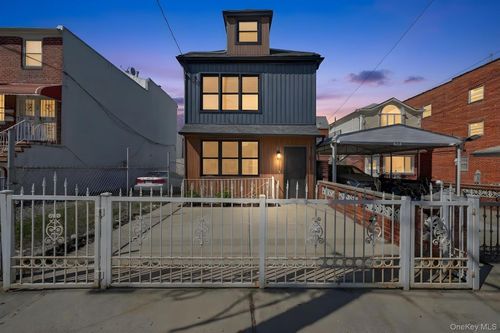 52 28 Avenue, New York, NY, 11214 | Card Image