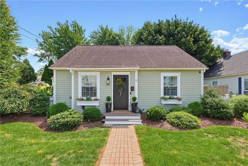 7 Whipple Ave, Barrington, RI, 02806-2918 | Card Image