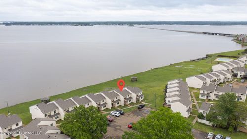 1056 Windrose Dr, Brandon, MS, 39047-6052 | Card Image