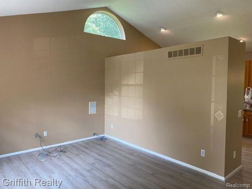 2557 Hilltop Ln, Howell, MI, 48843-6767 | Card Image