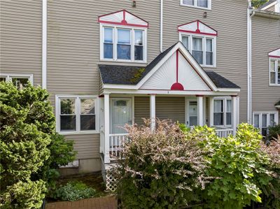 95 Evergreen Street, Condo with 4 bedrooms, 2 bathrooms and 2 parking in Providence RI | Image 3