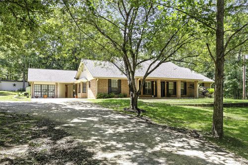 526 Pebble Crk, Livingston, TX, 77351-4484 | Card Image