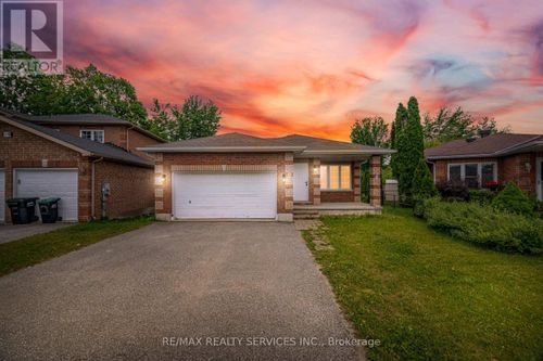 17 Sydenham Wells, Barrie, ON, L4M6R3 | Card Image