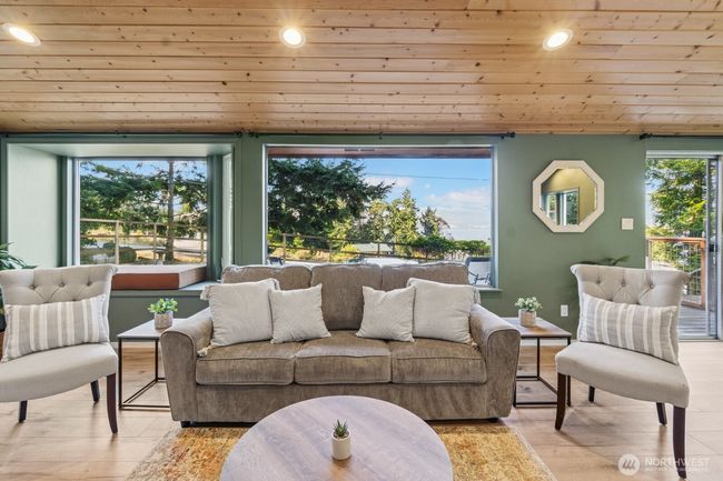 Amazing light and gorgeous views from almost every room! | Image 10