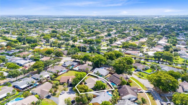 770 Nw 77 Th Ave, House other with 3 bedrooms, 2 bathrooms and null parking in Plantation FL | Image 8