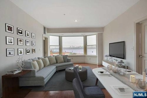 20 Ave At Port Imperial, West New York, NJ, 07093-8417 | Card Image