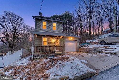 22 Warren St, Fountain Hill, PA, 18015-4442 | Card Image