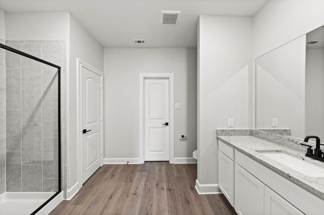 Primary Bathroom | Image 5