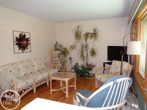 13033 Plumbrook Rd, Sterling Heights, MI, 48312-1649 | Card Image