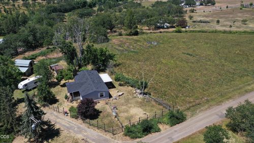 1245 Davanna Dr, Eagle Point, OR, 97524-7916 | Card Image