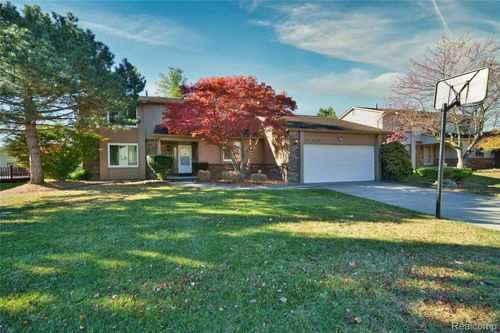 37741 Lancaster Dr, Farmington Hills, MI, 48331-1753 | Card Image