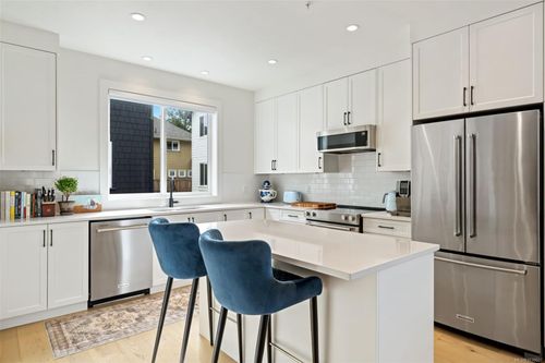 16-10145 Fifth St, Sidney, BC, V8L0E4 | Card Image