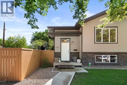 312 4 Ave Nw, Medicine Hat, AB, T1A1Z1 | Card Image