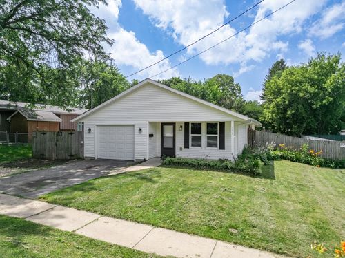 551 W Menomonie St, Belvidere, IL, 61008-3141 | Card Image