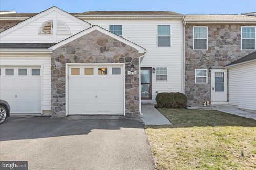 3010 Orchard Dr, CHAMBERSBURG, PA, 17201-9214 | Card Image