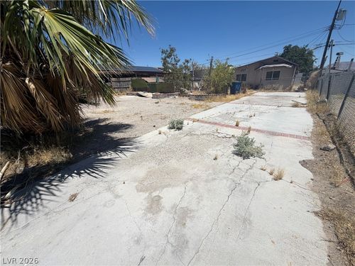 1824 Stanford St, North Las Vegas, NV, 89030-6729 | Card Image