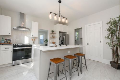 2911 N Newhall St, Milwaukee, WI, 53211-3224 | Card Image