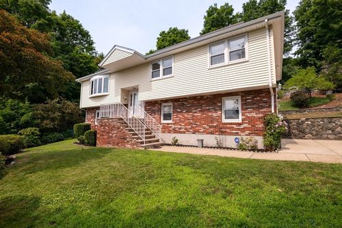 8 Patrick Cir, Stoneham, MA, 02180-1326 | Card Image