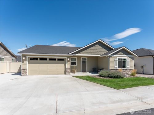 180 Pershing Cir, Wenatchee, WA, 98801-1994 | Card Image