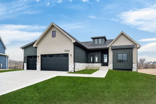 1330 Nw Brooks Dr, Waukee, IA, 50263-7409 | Card Image