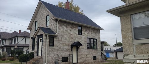 713 Douglas Ct, Clinton, IA, 52732-5528 | Card Image