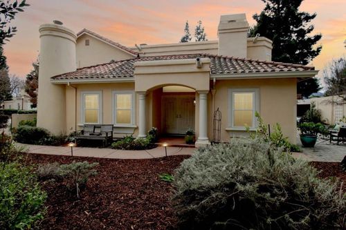 800 Rebecca Privada, Mountain View, CA, 94040 | Card Image