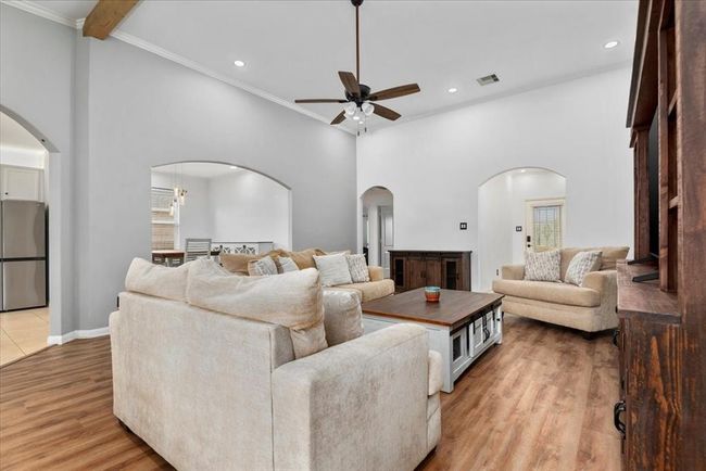 18716 Encinal Trl, House other with 3 bedrooms, 2 bathrooms and 2 parking in Magnolia TX | Image 8