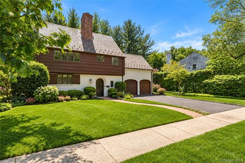 34 Wensley Dr, Great Neck, NY, 11021-4931 | Card Image