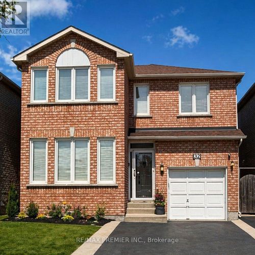 32 Stonebriar Drive, Vaughan (Maple), ON, L6A2N2 | Card Image