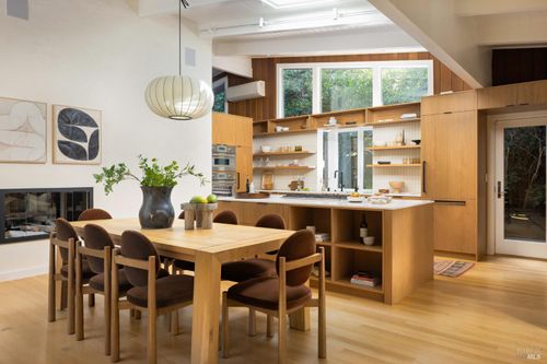 221 S Ridgewood Rd, Kentfield, CA, 94904-2733 | Card Image