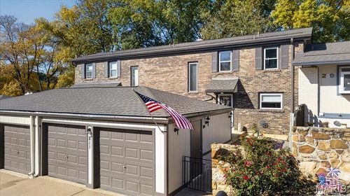 811 Knickerbacker Dr, Manchester, MO, 63021-7515 | Card Image