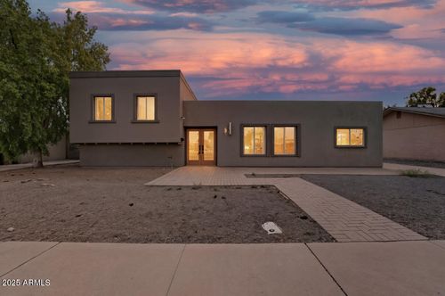8437 E Thomas Rd, Scottsdale, AZ, 85251-7333 | Card Image