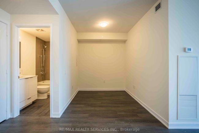 1806 - 28 Freeland St, Condo with 2 bedrooms, 1 bathrooms and null parking in Toronto ON | Image 9