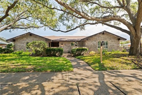 749 Meadowbrook Dr, Corpus Christi, TX, 78412-3020 | Card Image