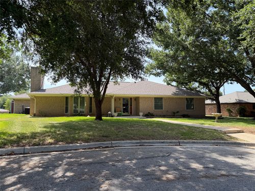 3 Brownstone Ct, Brownwood, TX, 76801-6042 | Card Image