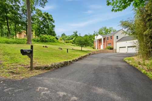 20 Cleacene Ave, Budd Lake, NJ, 07828-2915 | Card Image