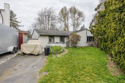 5345 199 St, House other with 3 bedrooms, 1 bathrooms and 2 parking in Langley BC | Image 2