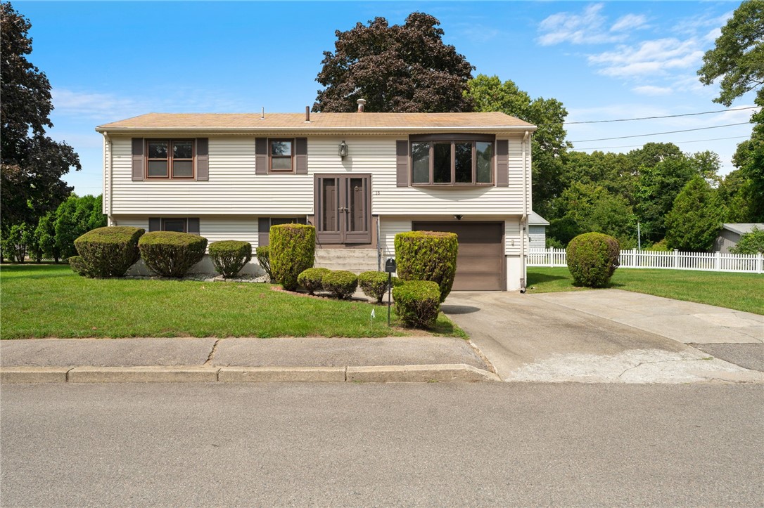 Joanna Dr, Warwick, RI 02886