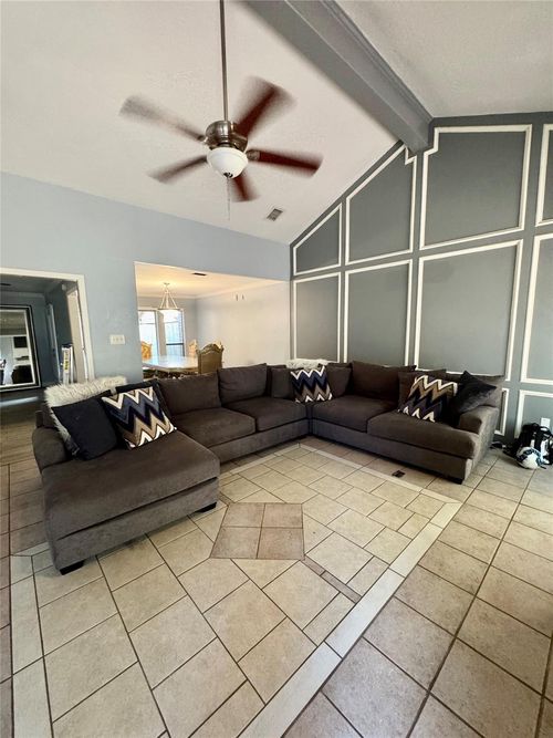 8007 E Oakwood Ct, Houston, TX, 77040-4429 | Card Image