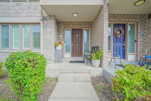 251-60 Parrotta Dr, Toronto, ON, M9M0E5 | Card Image