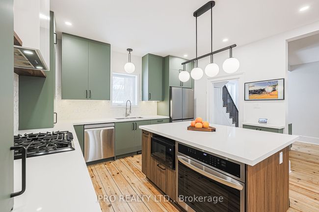 19051 Centre St, House other with 4 bedrooms, 2 bathrooms and 8 parking in Mount Albert ON | Image 8