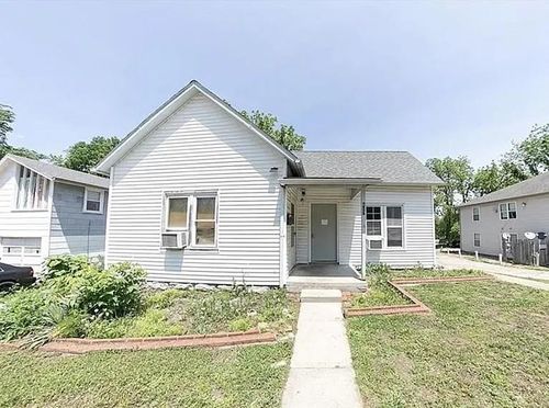 417 Jackson St, Warrensburg, MO, 64093-2721 | Card Image