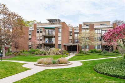 B3 - 791 Prospect Avenue, Condo with 2 bedrooms, 2 bathrooms and null parking in West Hartford CT | Image 2