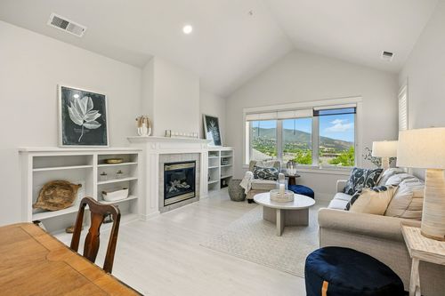 969 Golden Aspen Pl, Ashland, OR, 97520-9128 | Card Image