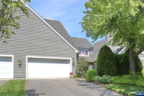 195 Brewster Rd, Wyckoff, NJ, 07481-2158 | Card Image