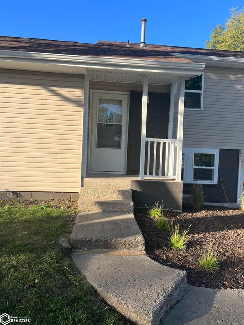 2002 Ridgeway Dr, Denison, IA, 51442-1231 | Card Image