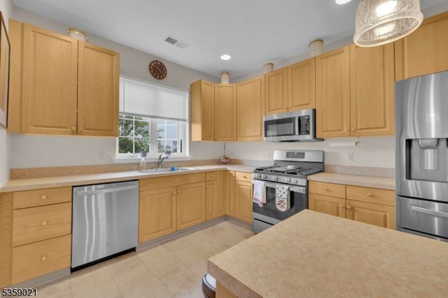 7013 Brookfield Glen Dr, Townhouse with 2 bedrooms, 2 bathrooms and null parking in Belvidere NJ | Image 4