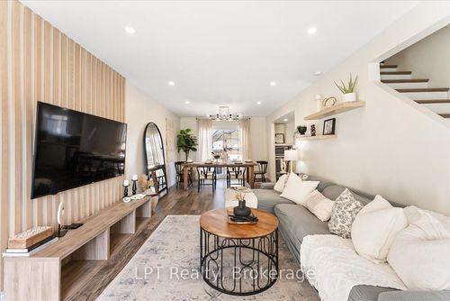 154 Beach Rd, Keswick, ON, L4P2L7 | Card Image